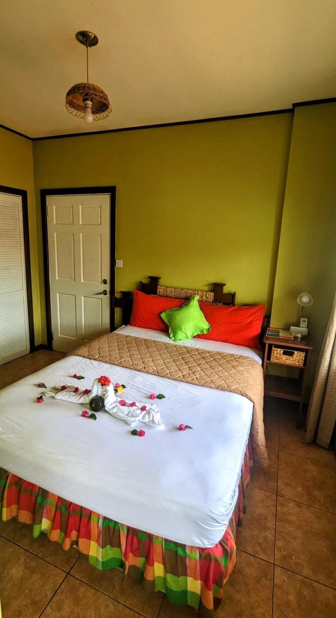 Sunset Lane Hotel Laborie Стая снимка