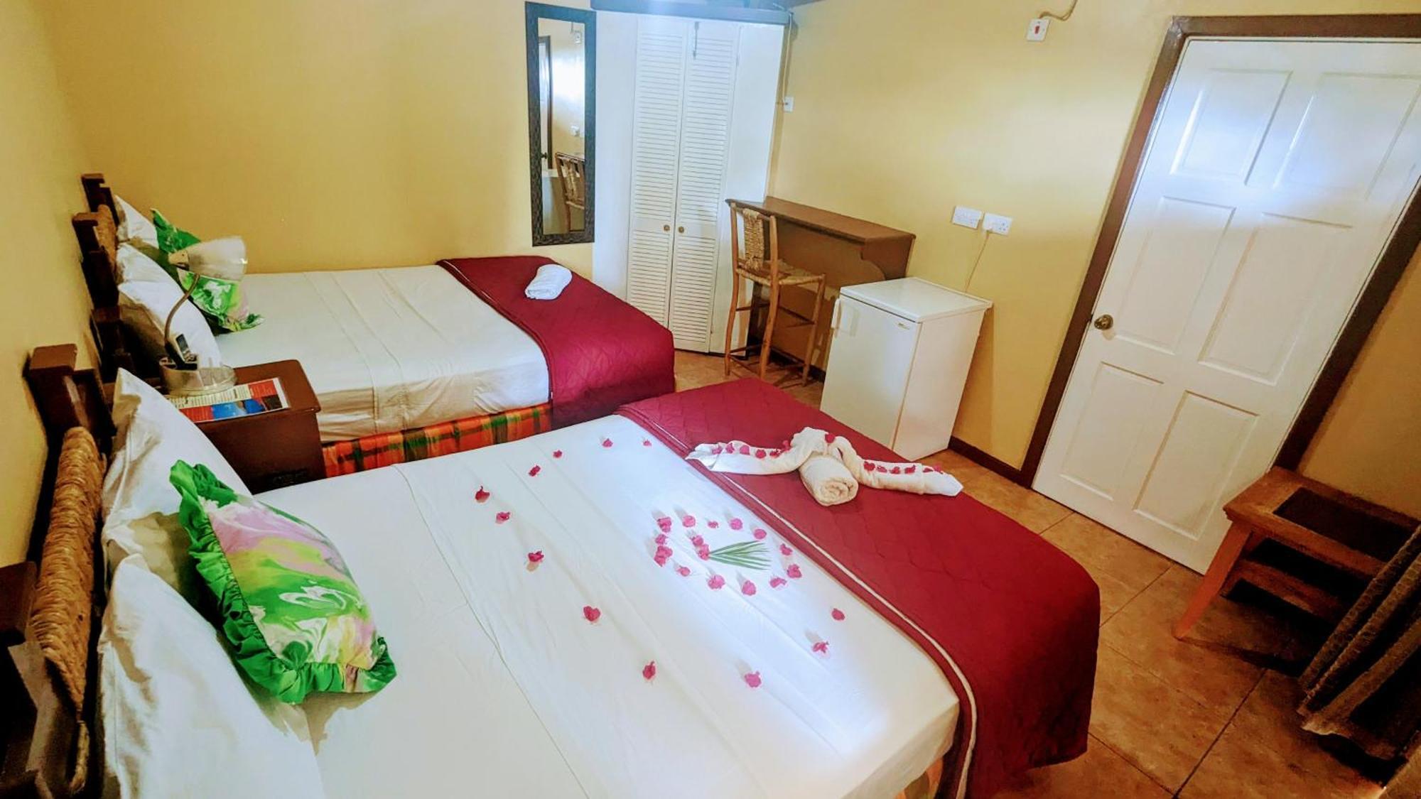 Sunset Lane Hotel Laborie Стая снимка