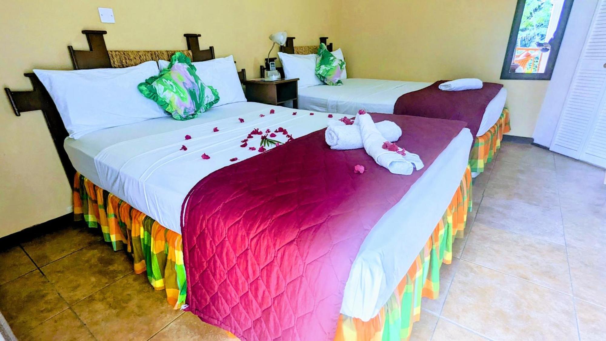 Sunset Lane Hotel Laborie Стая снимка