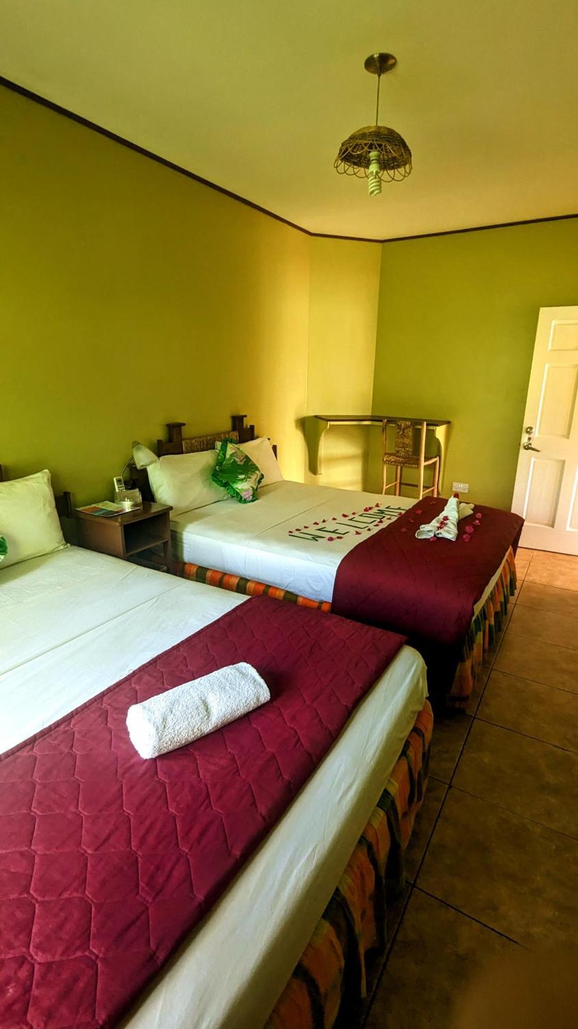 Sunset Lane Hotel Laborie Стая снимка