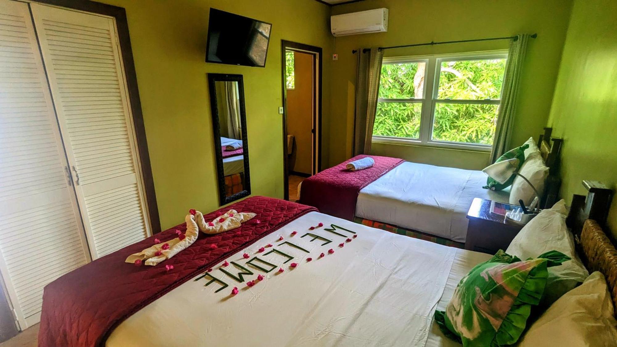 Sunset Lane Hotel Laborie Стая снимка