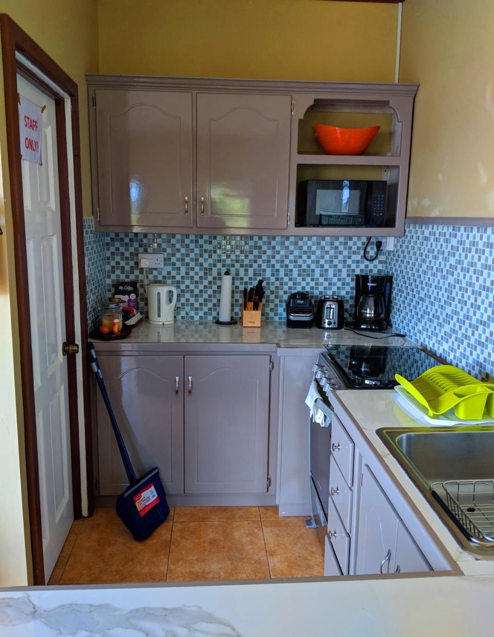 Sunset Lane Hotel Laborie Екстериор снимка